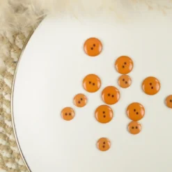 Bouton brillant polyester camel