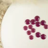 Bouton brillant polyester prune