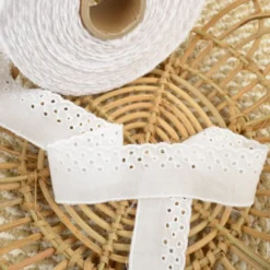 Broderie Anglaise blanche Florentine - 30mm