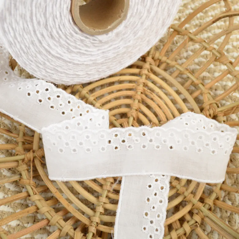 Broderie Anglaise blanche Florentine - 30mm