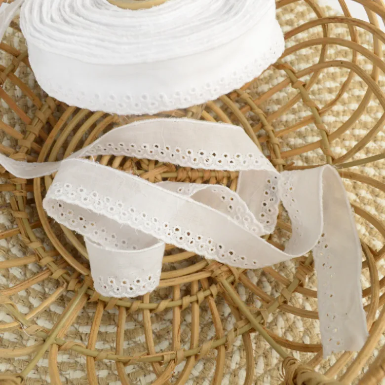 Broderie Anglaise blanche Florentine - 25mm