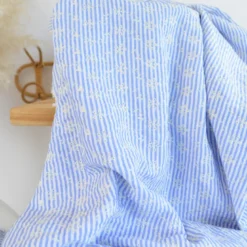 Coton brodé rayures bleu & blanc – effet lin
