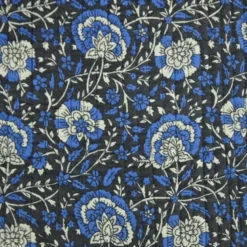 Coton matelassée Kavy motif fleurs Indienne fond bleu