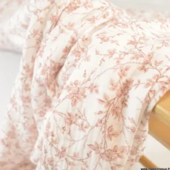 Double gaze de coton Bio & OEKO TEX Jeannine motifs fleurs roses fond Blanc rosé