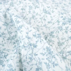 Double gaze de coton Bio & OEKO TEX Jeannine motifs fleurs bleues Bridgerton