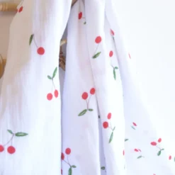 Double gaze motif grandes cerises fond blanc - OEKO TEX