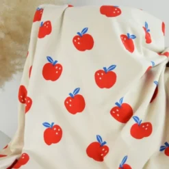 Jersey de coton biologique motif pommes fond naturel – Poppy Fabrics - OEKO TEX