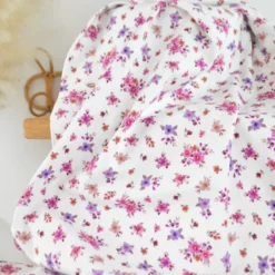 Jersey fleurs Léa fuchsia et parme fond blanc cassé – Poppy Fabrics - OEKO TEX