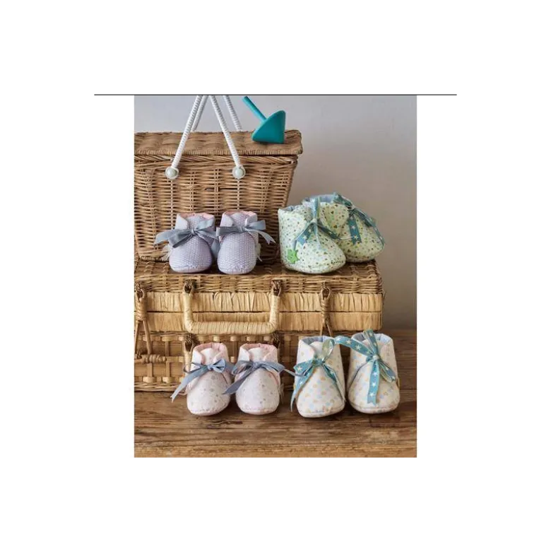 Livre PREMIER TROUSSEAU DE BEBE A COUDRE - UN PETIT BOUT DE FIL