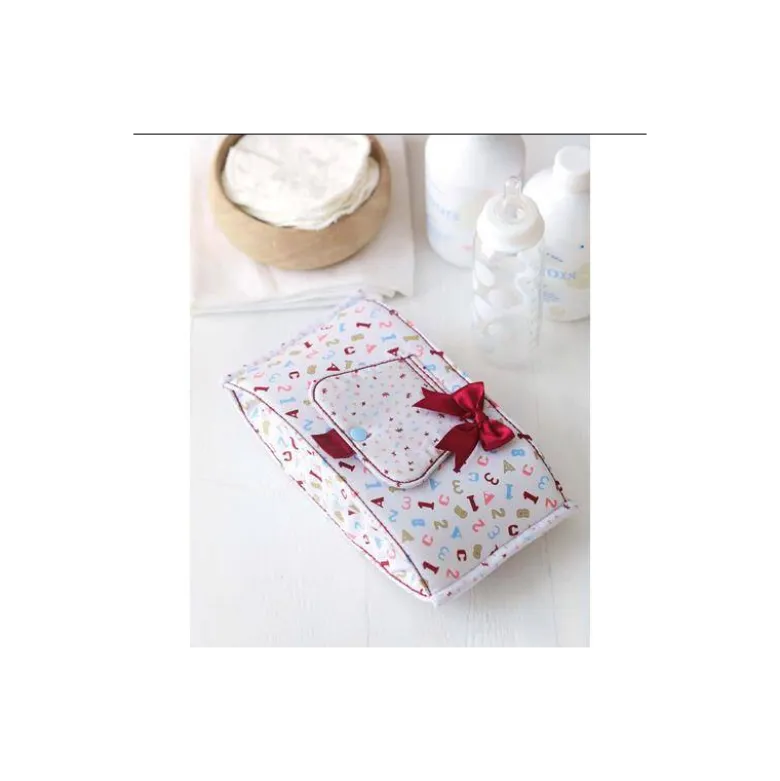 Livre PREMIER TROUSSEAU DE BEBE A COUDRE - UN PETIT BOUT DE FIL