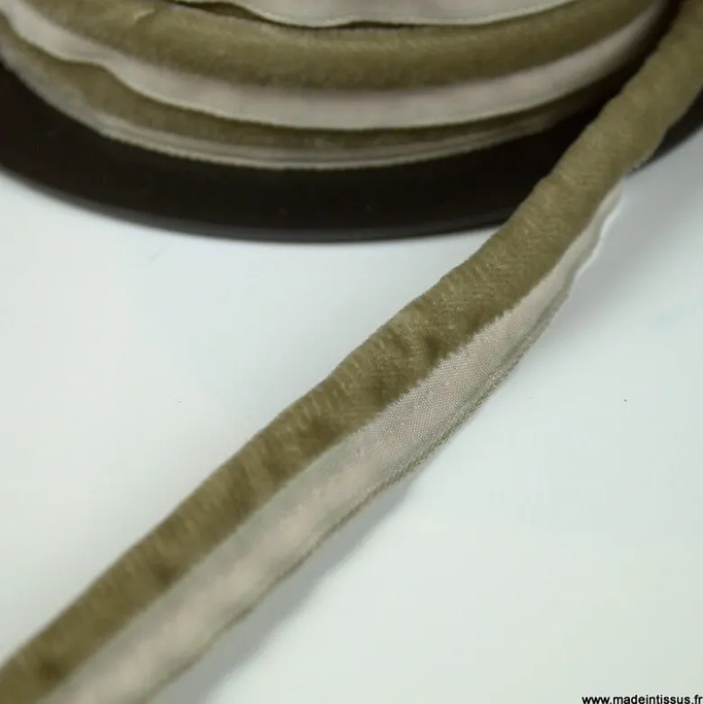 Passepoil velours 16mm coloris Taupe pour l'ameublement