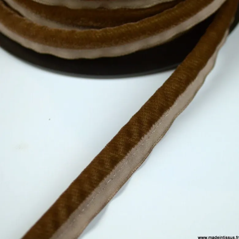 Passepoil velours 16mm coloris Marron pour l'ameublement