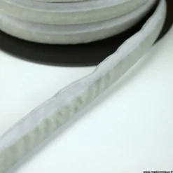 Passepoil velours 16mm coloris Gris clair pour l'ameublement