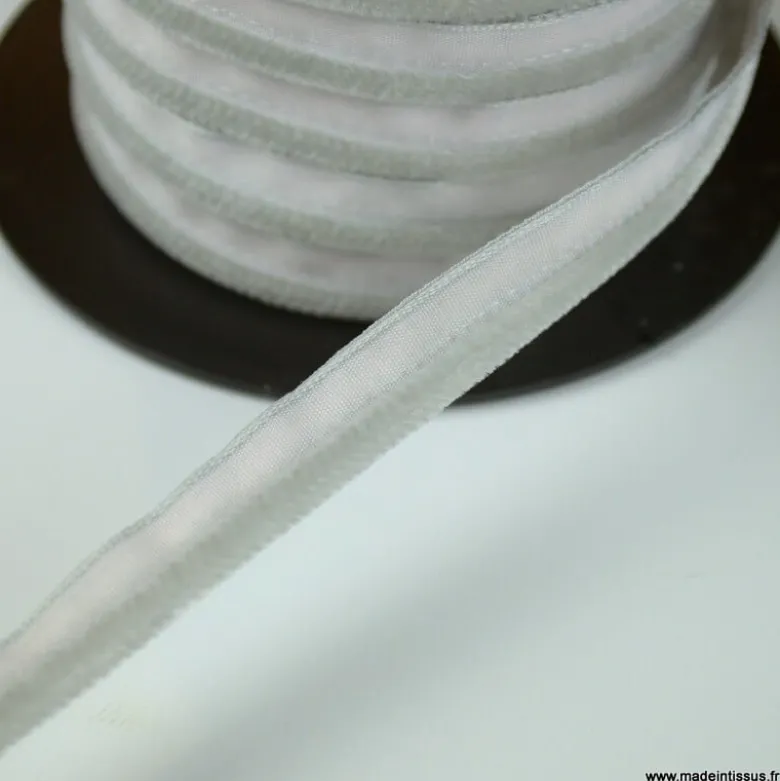 Passepoil velours 3.5mm coloris Gris clair pour l'ameublement