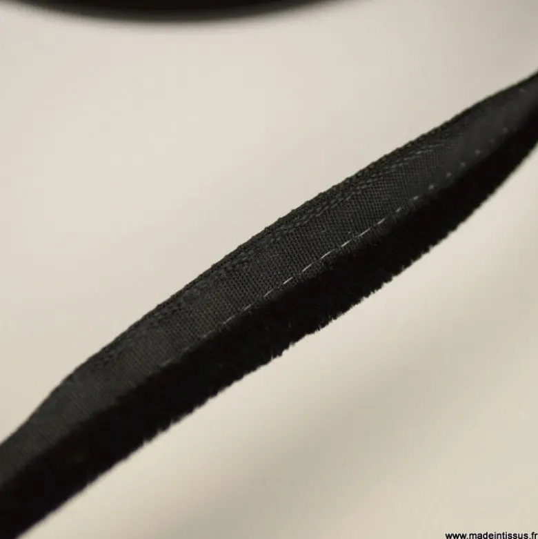 Passepoil velours 3.5mm coloris Noir pour l'ameublement