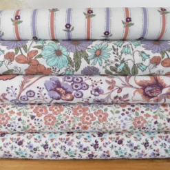 Popeline de coton Althéa – Fleurs botaniques parme & terracotta - OEKO TEX