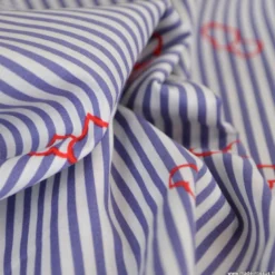 Popeline stretch à rayures motif coeurs