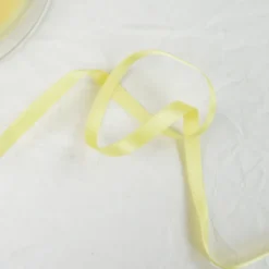 Ruban satin jaune clair - 6 mm