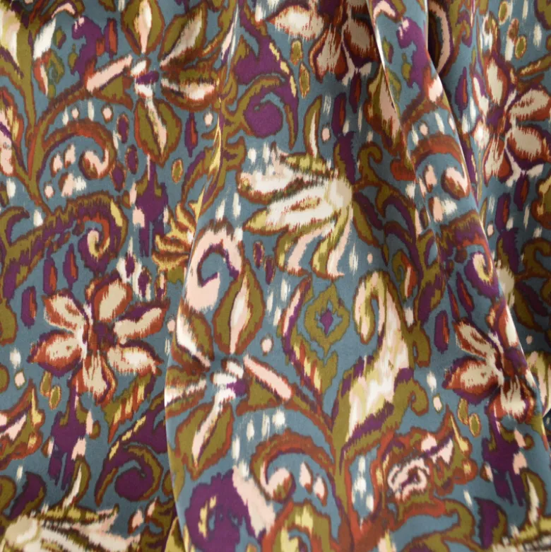 Satin Duchesse Imprimé – Motif Paisley & Fleurs sur Fond Bleu