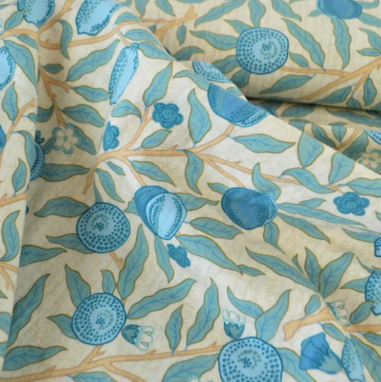 Seersucker motif Fleurs et fruits bleus fond écru