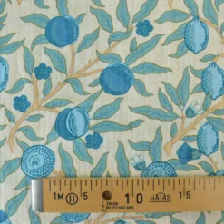Seersucker motif Fleurs et fruits bleus fond écru