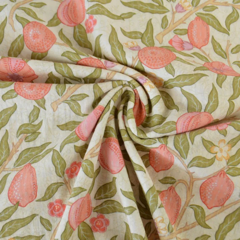 Seersucker motif Fleurs et fruits roses fond écru