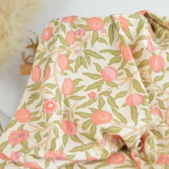 Seersucker motif Fleurs et fruits roses fond écru