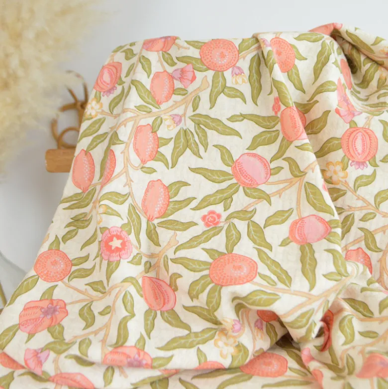 Seersucker motif Fleurs et fruits roses fond écru