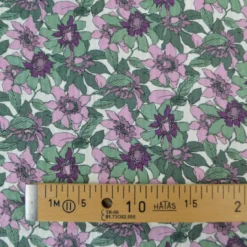 Seersucker motif Fleurs prune et vertes fond écru