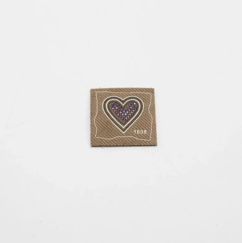 Étiquette tissée - Coeur et strass fond beige