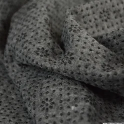 Tissu antidérapant en feutre de polyester gris.