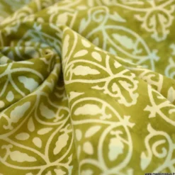 Tissu Batik fond motif rosaces fond vert