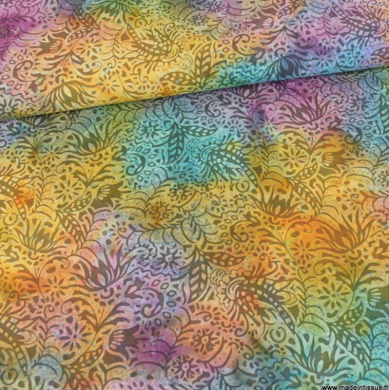 Tissu Batik fond motifs fleuris violet, jaune et bleu
