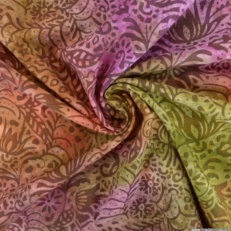 Tissu Batik fond motifs fleuris violet, vert et orange