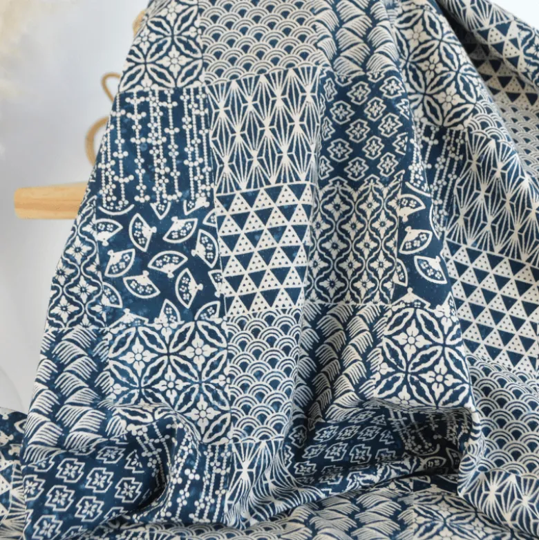 Tissu Batik "Kaza" – motif patchwork fond bleu marine