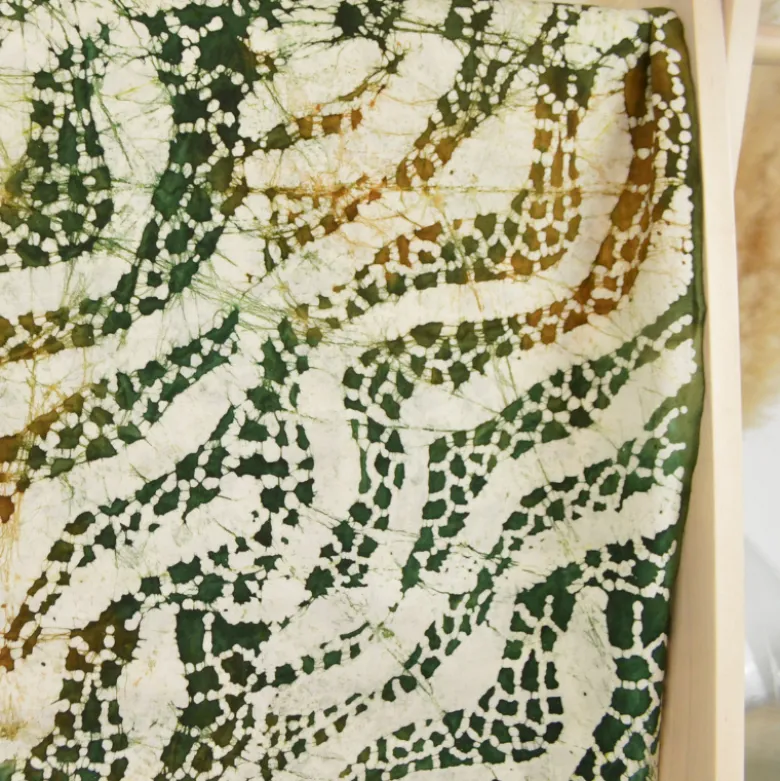 Tissu Batik "Sumatra Leaf" – feuillage graphique vert et ocre