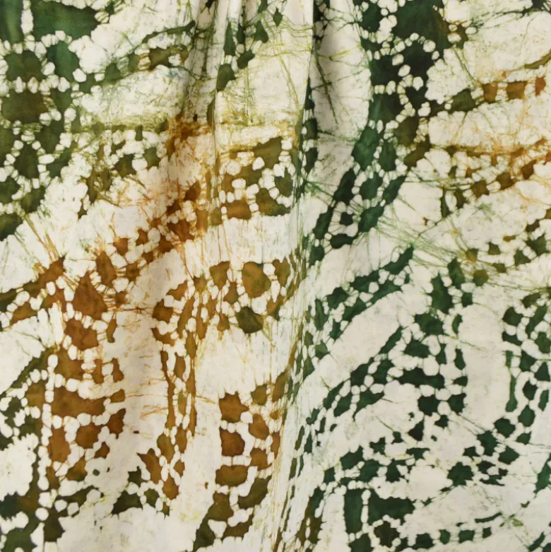Tissu Batik "Sumatra Leaf" – feuillage graphique vert et ocre