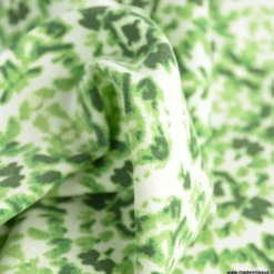 Tissu Bengaline motif rosaces vert et blanc