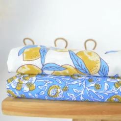 Tissu Block print Indien Barmer – Motif fleurs fond bleu