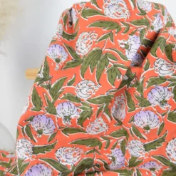 Tissu Block print Indien Bundi – Motif fleurs fond corail