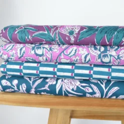 Tissu Block print Indien Churu – Motif fleurs fond rose