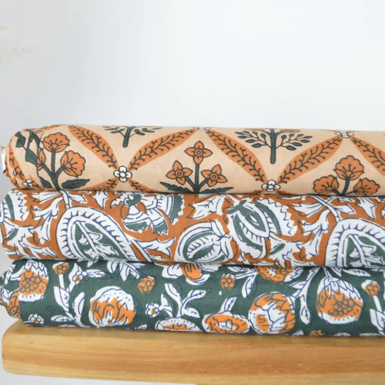 Tissu Block print Indien Mandawa – Motif fleurs fond camel