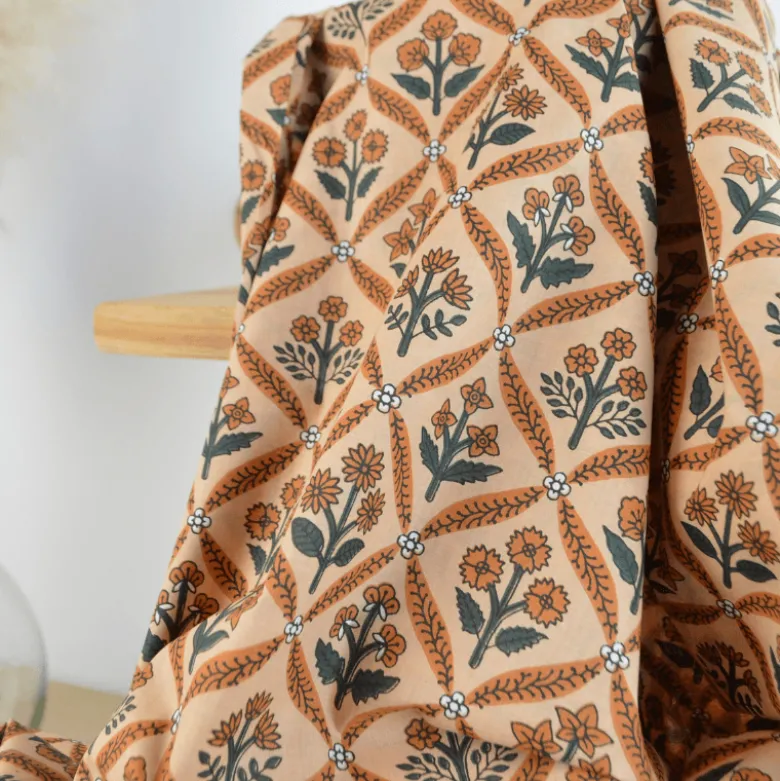 Tissu Block print Indien Mandawa – Motif fleurs fond camel