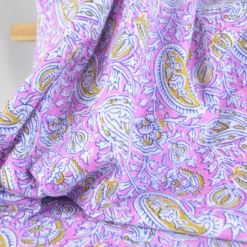 Tissu Block print Indien Pushkar – Motif fleurs fond rose