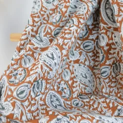Tissu Block print Indien Pushkar – Motif fleurs fond Cognac