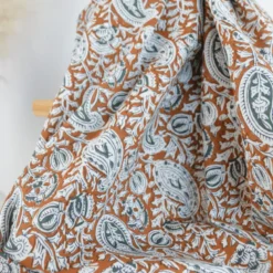 Tissu Block print Indien Pushkar – Motif fleurs fond Cognac