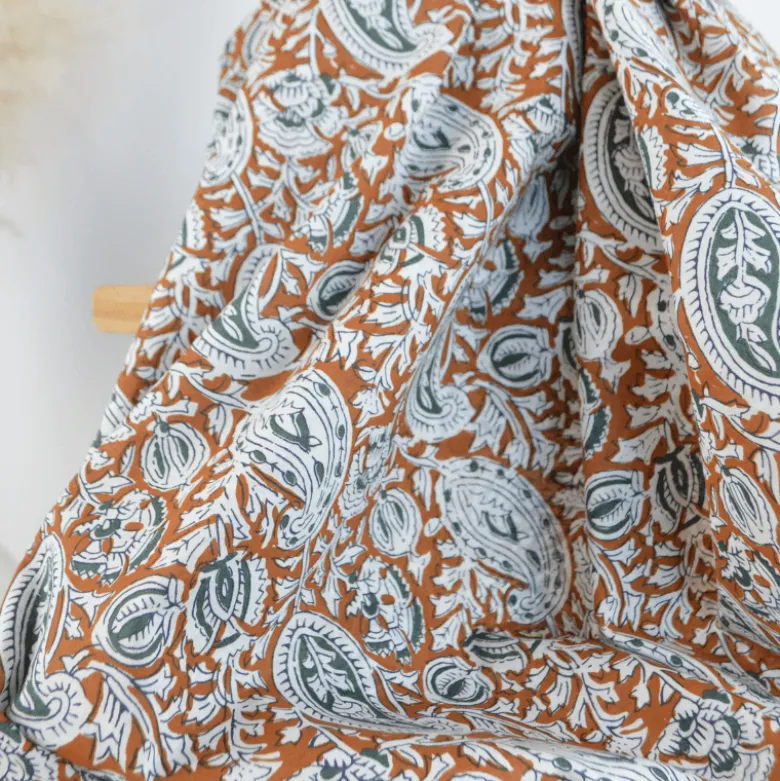 Tissu Block print Indien Pushkar – Motif fleurs fond Cognac