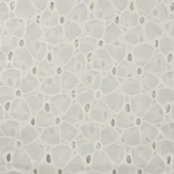 Tissu broderie anglaise blanc cassé – Motif fleurs larges
