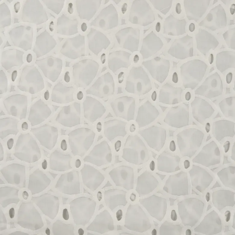 Tissu broderie anglaise blanc cassé – Motif fleurs larges