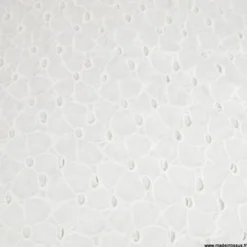 Tissu broderie anglaise blanc cassé – Motif fleurs larges
